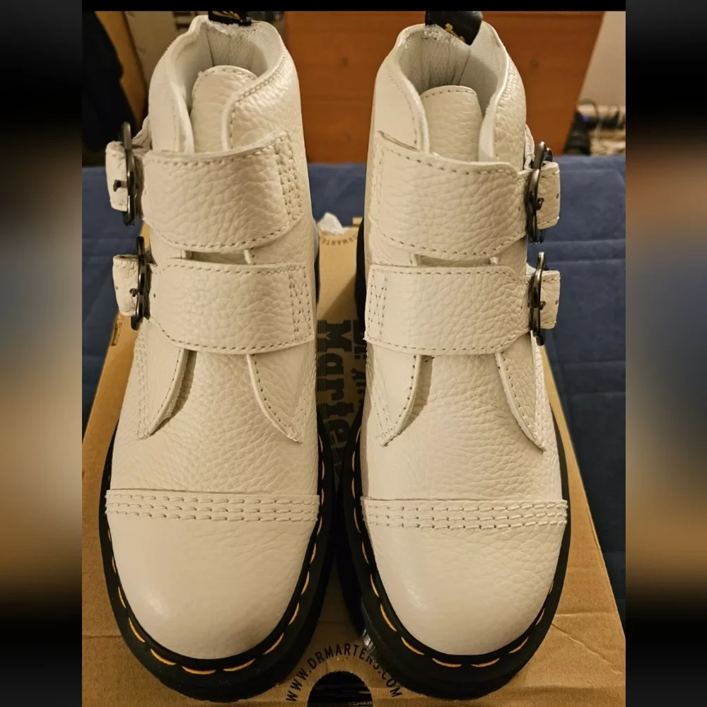 Dr. Martens FIRE! NIB! Devin Flower Buckle Leather Platform Boots in White. Sz 7